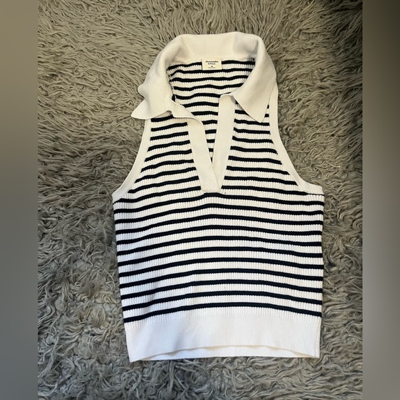 Abercrombie & Fitch Tops - Abercrombie and fitch ribbed strip sweater crop top